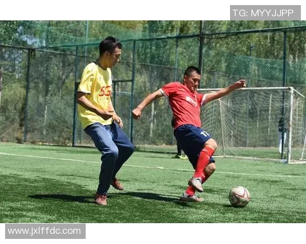 足球明星与素人之间的精彩碰撞与互动揭示了运动的魅力与人性的共鸣