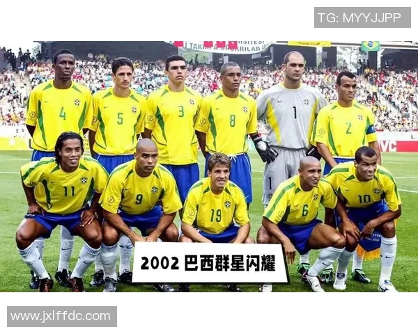 抱手的足球明星背后的故事与荣耀之路